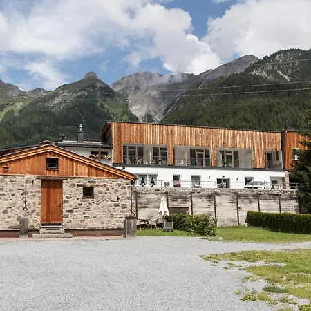 Aparthotel Arlberglife 4*