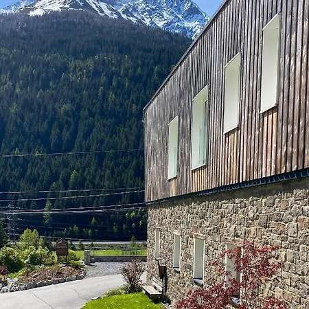 Arlberglife Aparthotel Pettneu am Arlberg