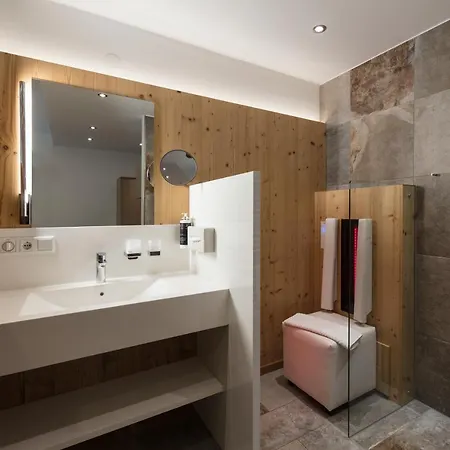 Aparthotel Arlberglife 4*